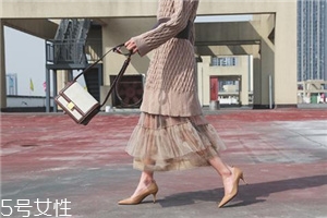 高跟鞋有點(diǎn)松怎么辦？教你三個(gè)小妙招