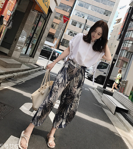 印花單品怎么搭配？感受春夏的浪漫情緣