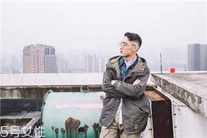 男生怎么穿顯得成熟？輕松塑造穩(wěn)重形象