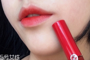 阿瑪尼405和雅詩蘭黛333哪個(gè)好？333誰涂誰好看