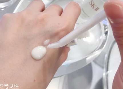 sk2小燈泡適合什么膚質 干皮夏天用