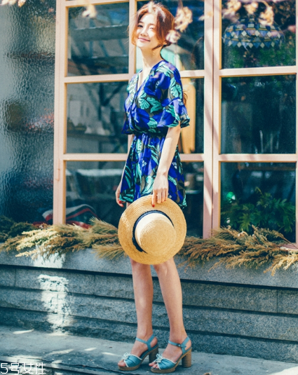 粗跟高跟鞋怎么搭配？春夏必備穿搭