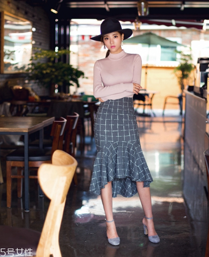 粗跟高跟鞋怎么搭配？春夏必備穿搭