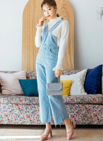 粗跟高跟鞋怎么搭配？春夏必備穿搭