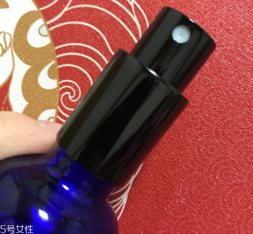 純露可以當(dāng)噴霧嗎？隨時為你補充水分