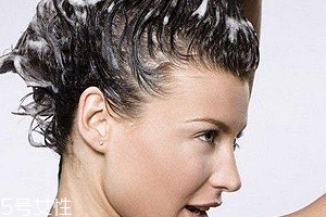 頭發(fā)干燥用什么護(hù)發(fā)素？滋潤保濕型