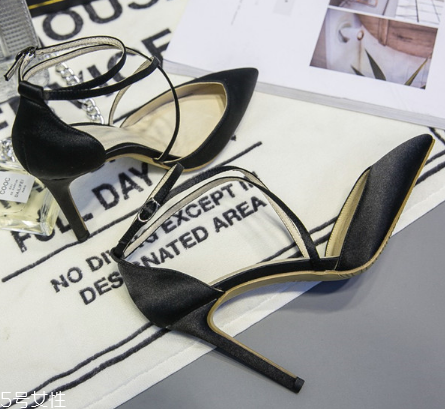 高跟鞋開膠了怎么辦？高跟鞋脫膠這樣處理