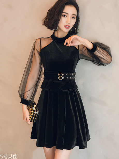 2018流行什么款式小黑裙？最經(jīng)典的性感風(fēng)