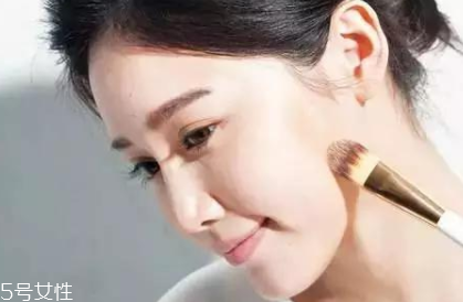 夏天化妝怎么樣不脫妝？8個(gè)小技巧讓你做清爽女神