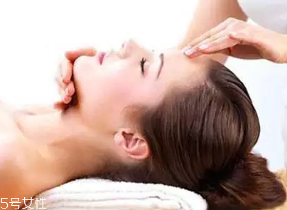 玫瑰果油和玫瑰精油怎么區(qū)分？玫瑰精油超級(jí)昂貴