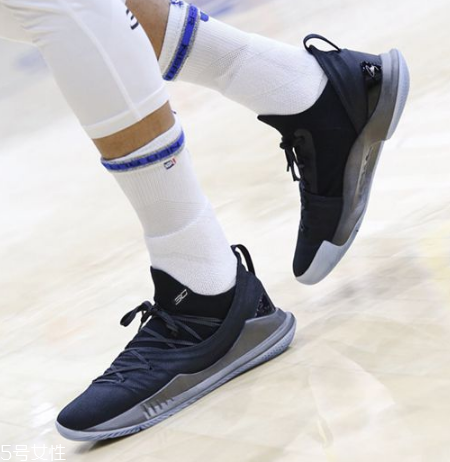 under armour curry 5庫(kù)里五代戰(zhàn)靴多少錢(qián)？