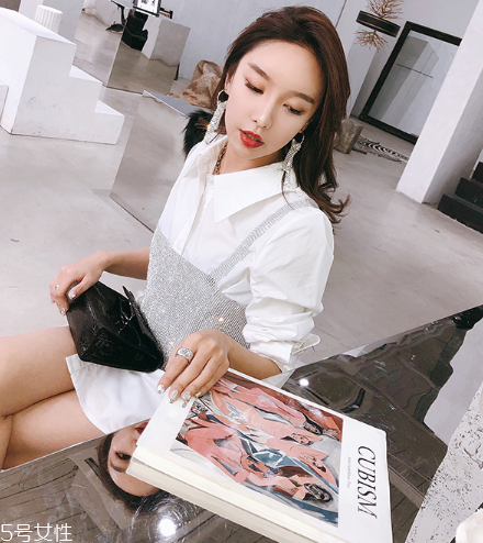 襯衫可以搭配羽絨服嗎？襯衫要這樣搭配