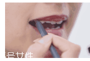 裸色衣服配什么顏色口紅？橙色口紅顯氣色