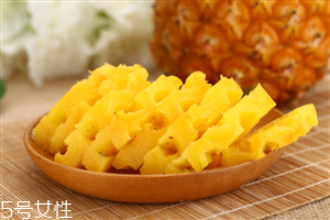 鳳梨怎么切圖解 鳳梨怎么削皮圖解 鳳梨怎么切圖解 鳳梨怎么削皮圖解