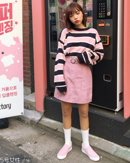 粉色短裙配什么鞋子？少女感爆棚穿搭
