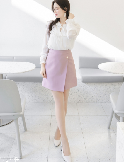 粉色短裙配什么鞋子？少女感爆棚穿搭