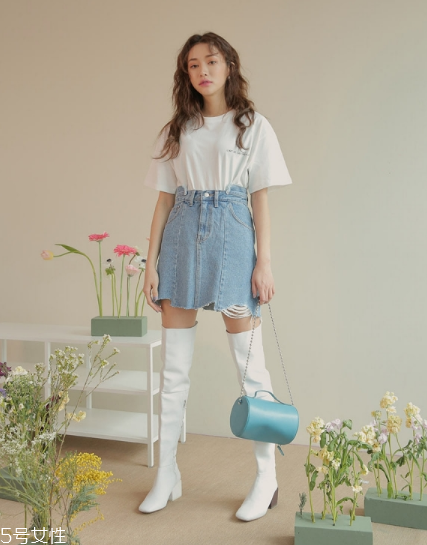 牛仔短裙搭配什么鞋？瞬間變身萌萌少女