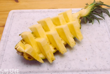 鳳梨怎么切圖解 鳳梨怎么削皮圖解 鳳梨怎么切圖解 鳳梨怎么削皮圖解