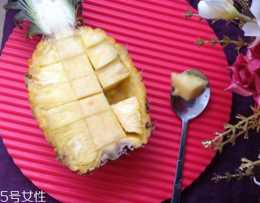 鳳梨怎么切圖解 鳳梨怎么削皮圖解 鳳梨怎么切圖解 鳳梨怎么削皮圖解