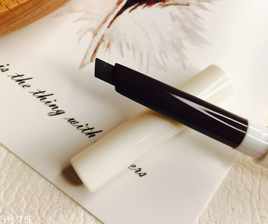 眼距太寬怎么畫眼線？眼頭尖角全描黑