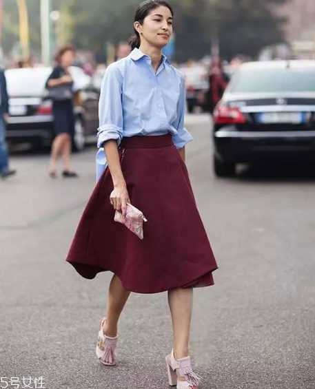 春天穿什么顏色衣服顯白？不要總是黑白灰