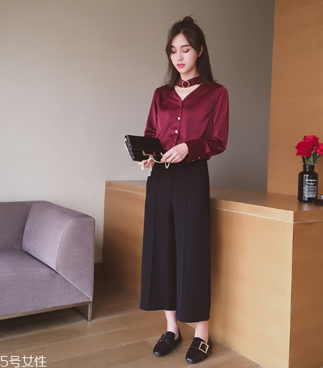 春天穿什么顏色衣服顯白？不要總是黑白灰