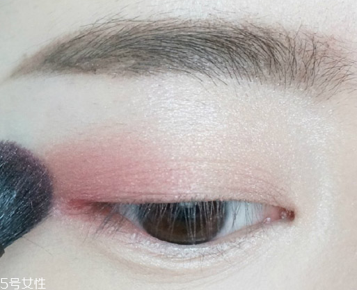 桃花妝用什么眼影好？3重色彩打造迷人眼妝