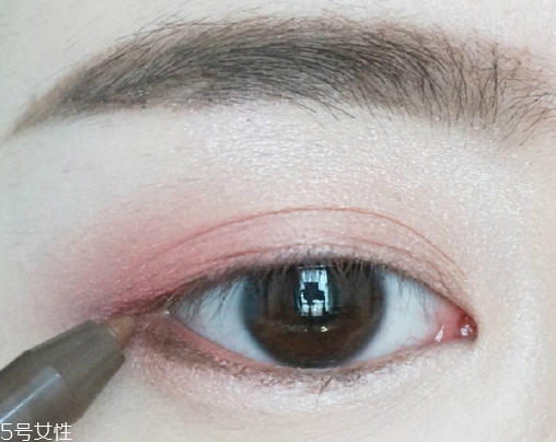 桃花妝用什么眼影好？3重色彩打造迷人眼妝