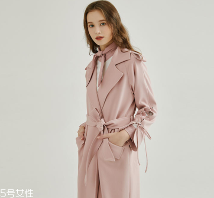 如何挑選風(fēng)衣？這些款式穿10年不過時(shí)