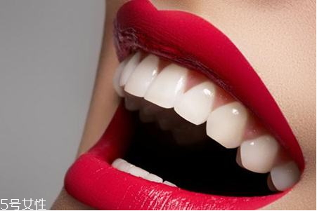 黃連能治口腔潰瘍嗎 黃連治療口腔潰瘍偏方 黃連能治口腔潰瘍嗎 黃連治療口腔潰瘍偏方