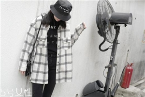 襯衫里面可以穿t恤嗎？淺色t恤可以穿