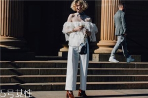 荷葉邊上衣配什么褲子？塑造浪漫小女人氣質(zhì)