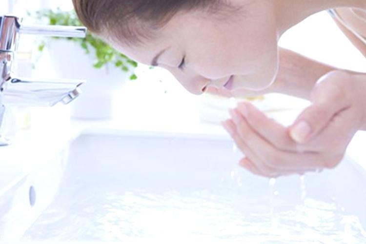 為什么油皮會變成干皮？三個油皮護膚誤區(qū)