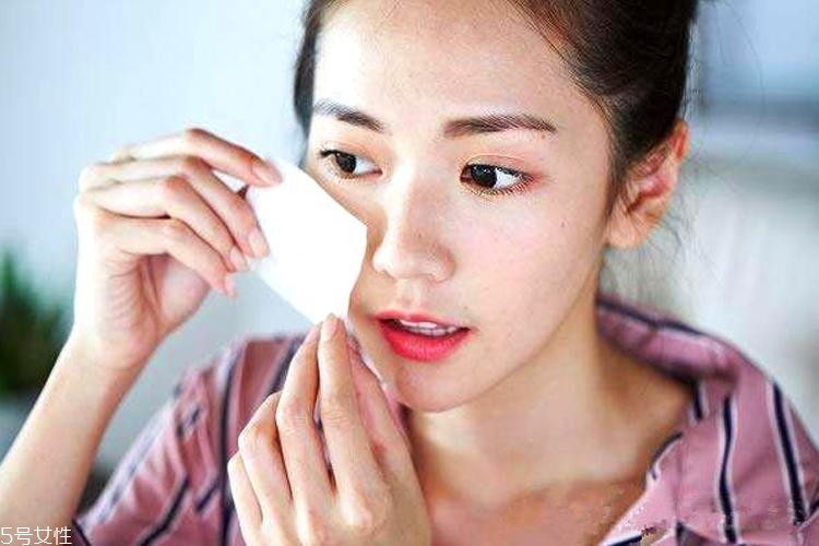 為什么油皮會變成干皮？三個油皮護膚誤區(qū)