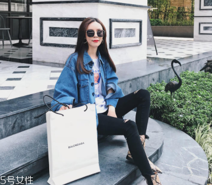 2022流行什么樣的牛仔外套？這8款最酷最百搭