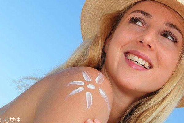 混合皮用什么防曬好？無油防曬霜有哪些？