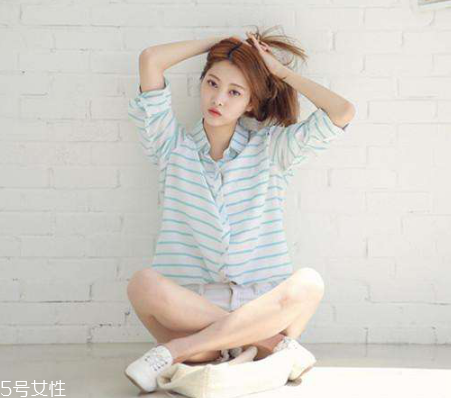 2022流行什么襯衫？美麗大方的春日女神