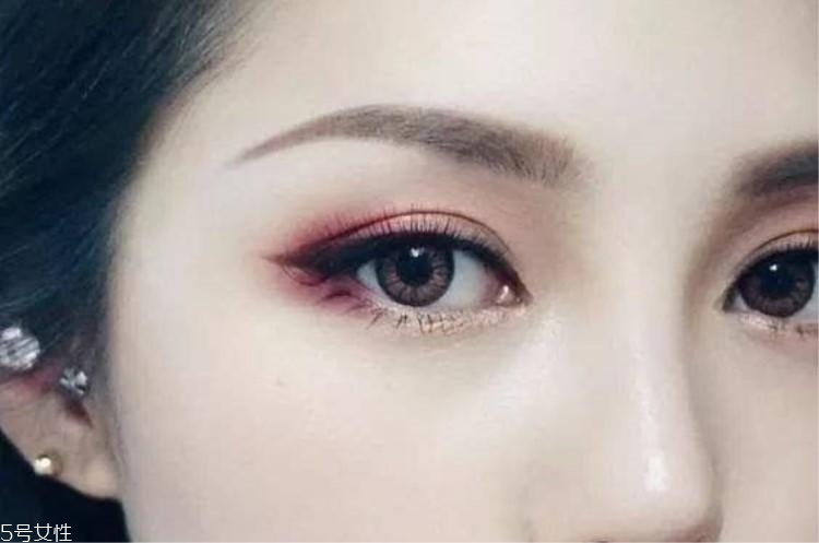 什么顏色的眼影顯白？這三種色號誰涂誰白