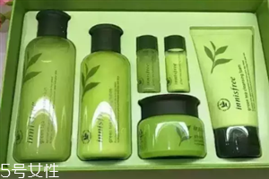 ahc和悅詩風(fēng)吟水乳哪個好 護膚品要適合自己