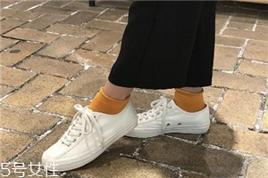 帆布鞋的白邊怎么刷才能白？白邊發(fā)黃這樣洗