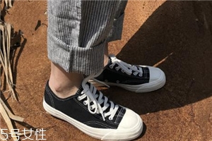 帆布鞋和板鞋有什么區(qū)別？帆布鞋板鞋大對(duì)比