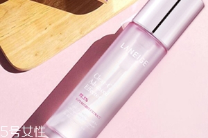 肌底液和爽膚水先用哪個(gè)？肌底液用在水之后