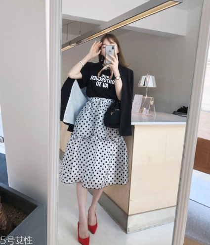 西裝配什么裙子好看？讓你美到挪不開眼
