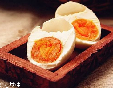 咸鴨蛋是腌制食品嗎？做法是腌制