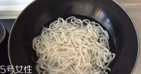 袋裝烏冬面怎么做好吃？地道日式烏冬面做法