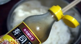 蟹籽壽司是真蟹籽嗎？認(rèn)真你就輸了