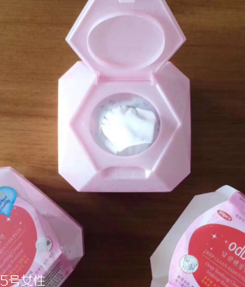 用完卸妝巾還用洗臉么？不洗凈會(huì)刺激皮膚