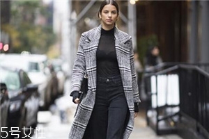 黑色打底衫怎么配衣服？時(shí)尚界的常青單品