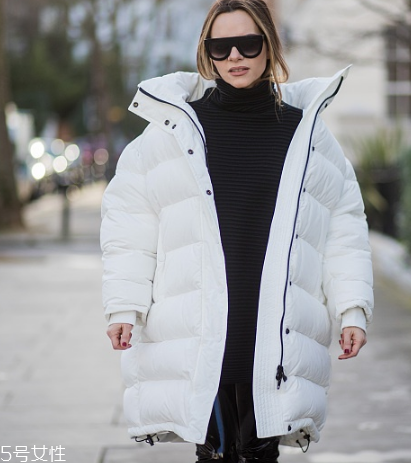 黑色打底衫怎么配衣服？時(shí)尚界的常青單品