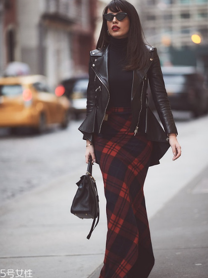 黑色打底衫怎么配衣服？時(shí)尚界的常青單品